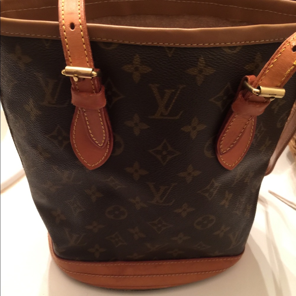 SOLD! Louis Vuitton Bucket Bag DATE CODE VI0948